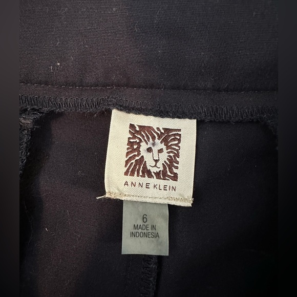Anne Klein Dark Navy Cropped/Capri Work Dress Pants - Size 6 - Picture 3 of 7